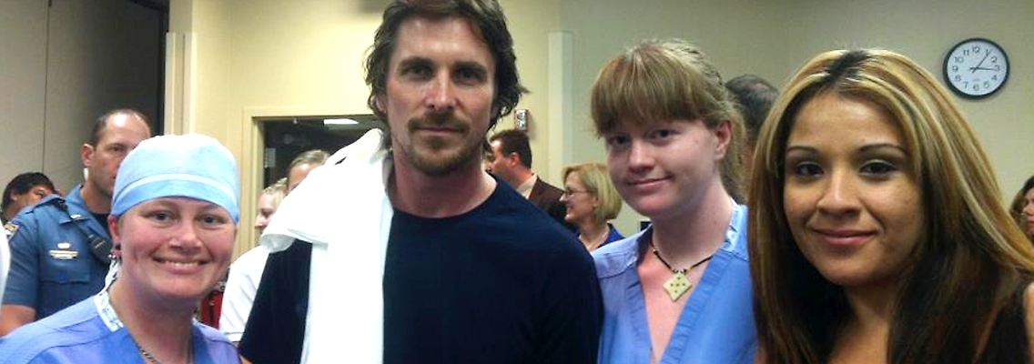 Christian Bale tat sein Möglichstes, um den Verletzten des Kino-Attentats zu helfen.