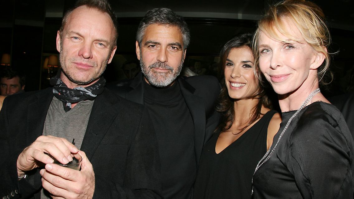 Sting und George Clooney (hier mit Frau Trudy, r, und Freundin Elisabetta) wollen was tun!
