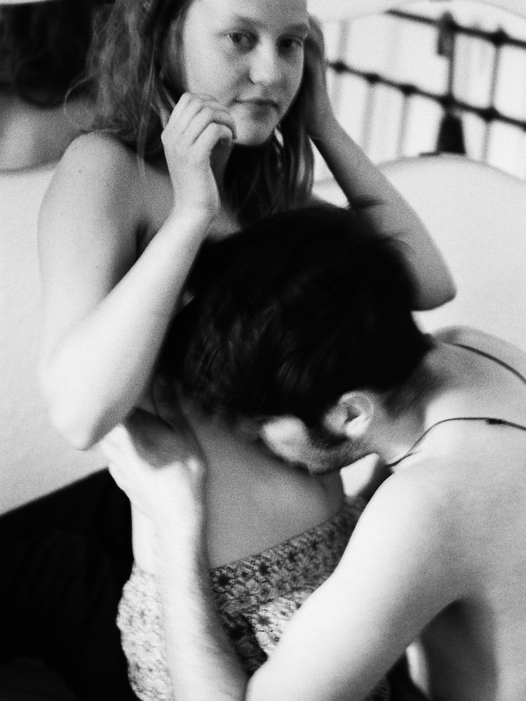 Shin fotografierte Paare, die tatsächlich miteinander ins Bett gehen - ohne Hochglanz-Perfektion, ohne Werturteil.