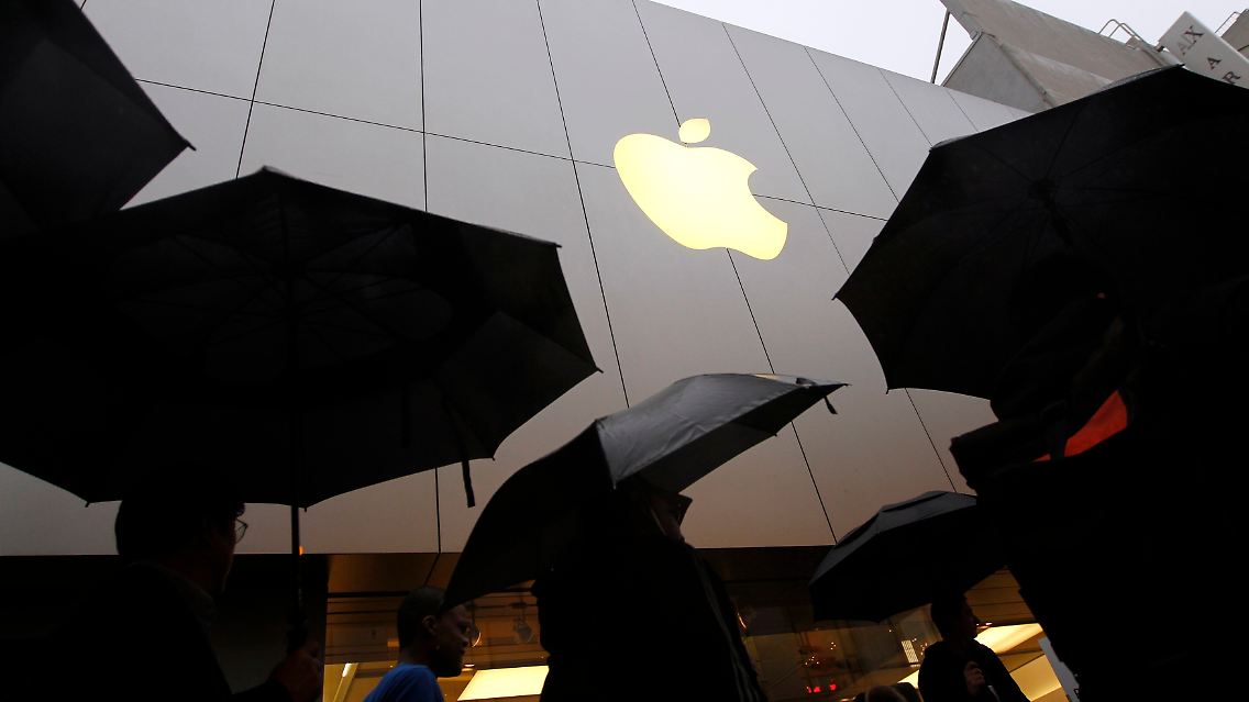 2012-07-25T050121Z_01_SFO07_RTRMDNP_3_APPLE-EARNINGS-ASIA-REACTION.JPG7811170186531904711.jpg