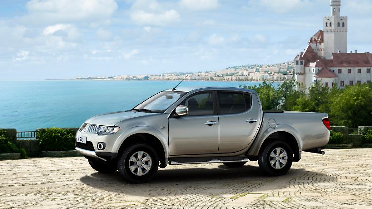 Mehr Pkw: Der L200 will innen mehr Pkw sein und hinten seinen Nutzwert erhalten.