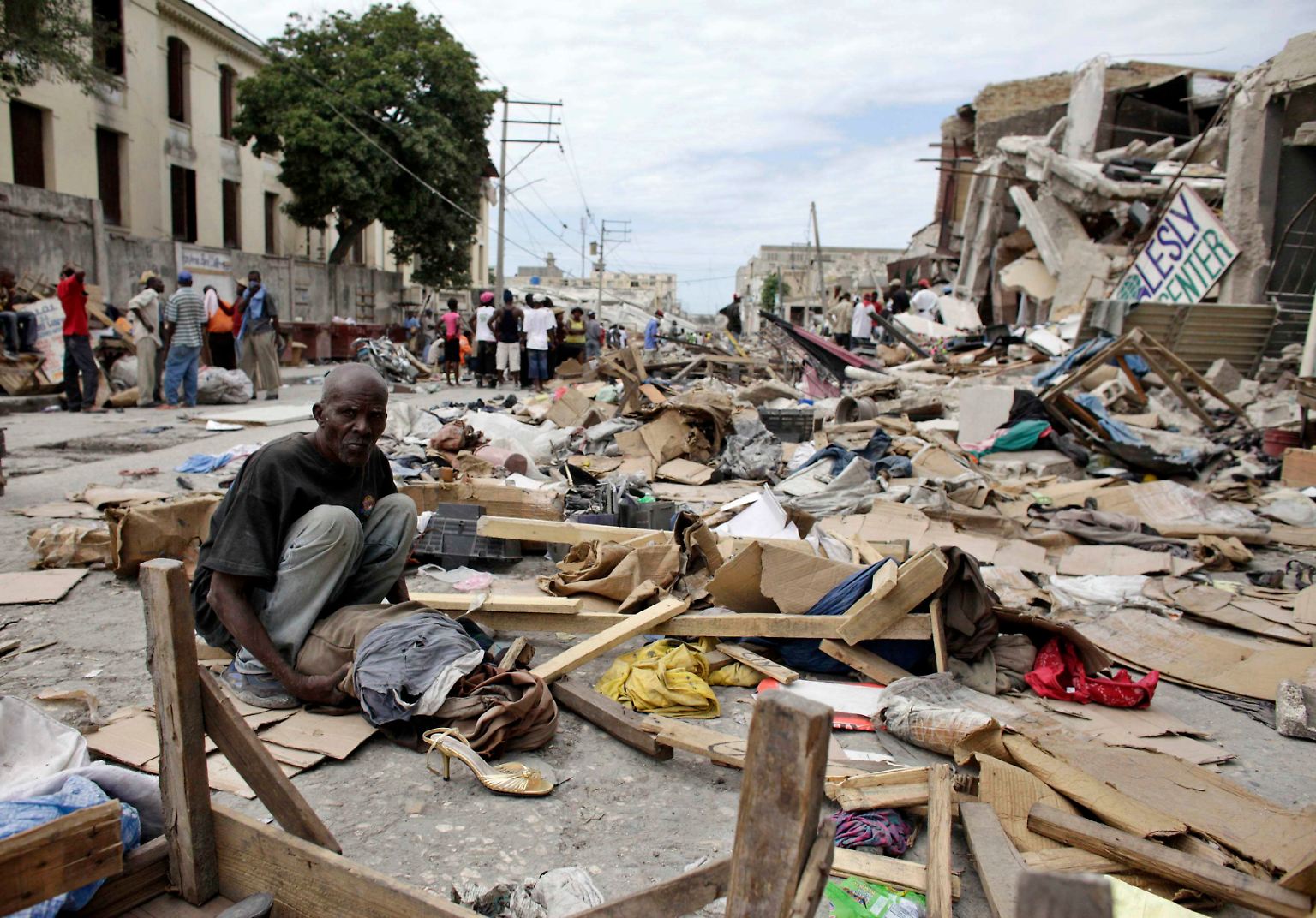 Der Karibik-Staat Haiti liegt nach einem verheerenden Beben der Stärke 7,0 in Trümmern.