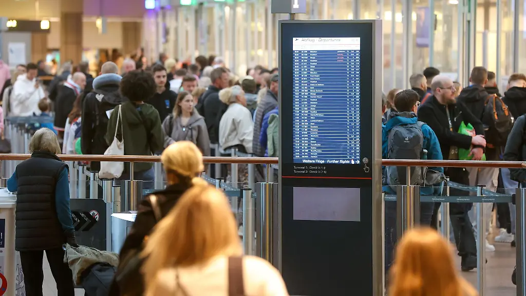 55-000-Passagiere-wurden-am-Freitag-am-Hamburger-Flughafen-abgefertigt
