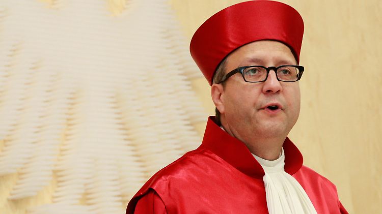 Der Präsident des Bundesverfassungsgerichts, Vosskuhle, zeigte sich enttäuscht von der schlechten Arbeit der Koalition.