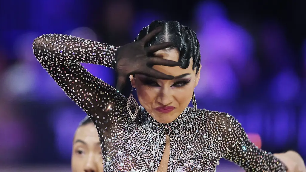 Das-Starterpaar-Wang-Ziming-und-Liu-Ying-aus-China-tanzt-in-der-Vorrunde-zur-Tanz-WM-auf-der-Leipziger-Messe-Sie-kaempfen-um-den-Weltmeister-Titel-in-den-lateinamerikanischen-Taenzen