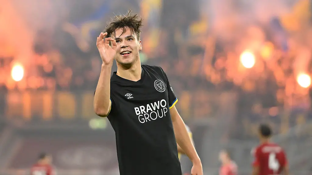 Max-Marie-von-Eintracht-Braunschweig-feiert-sein-erstes-Profitor