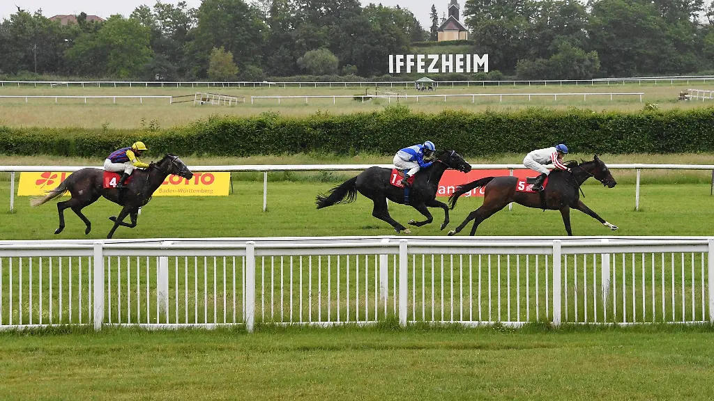 Auf-der-Galopprennbahn-gab-es-einen-Premierensieg