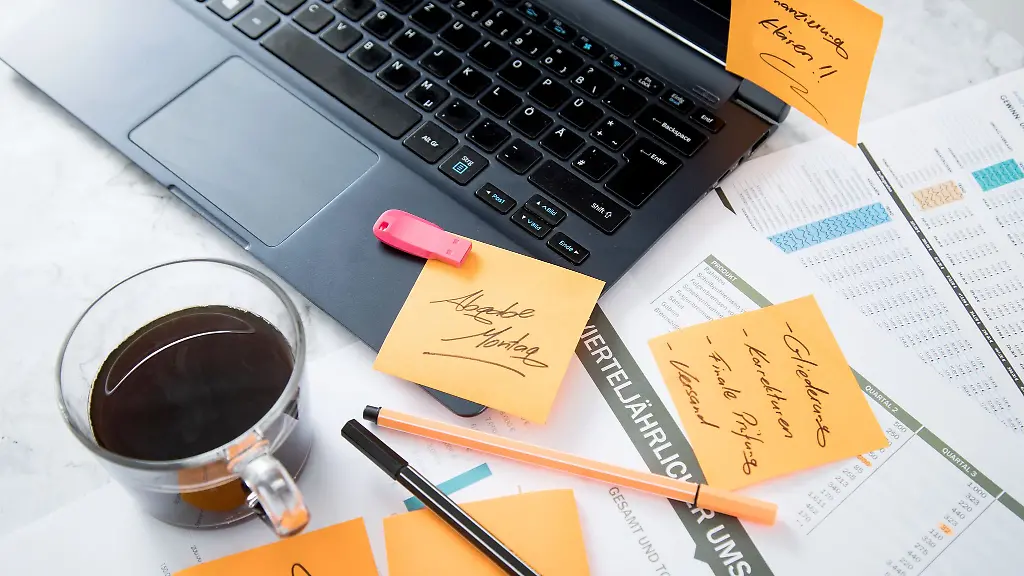 Handschriftliche-Notizen-und-To-do-Listen-unterstuetzen-die-Konzentration-ohne-digitale-Ablenkungen