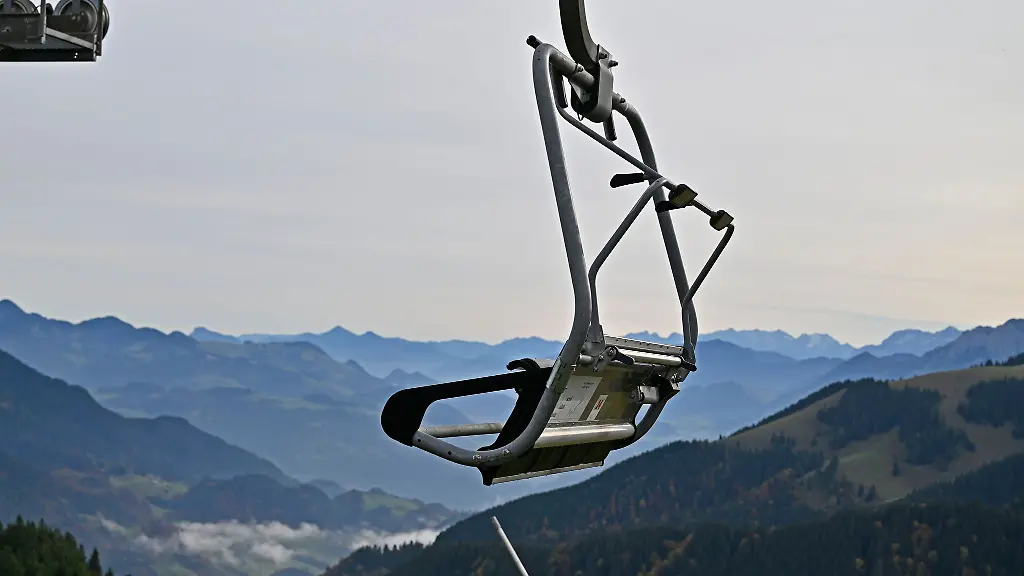 Zunaechst-soll-es-in-Bayern-meist-stark-bewoelkt-bleiben-vor-allem-in-Franken-setzt-im-Tagesverlauf-dann-Regen-ein