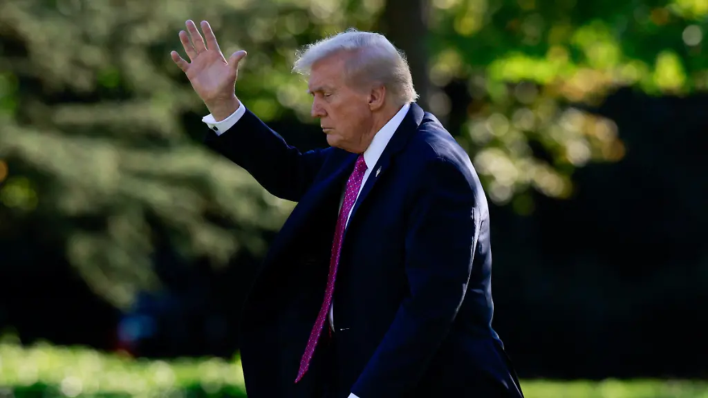 2025-10-17T203106Z-292097646-RC2WDHAQ3XWP-RTRMADP-3-USA-TRUMP