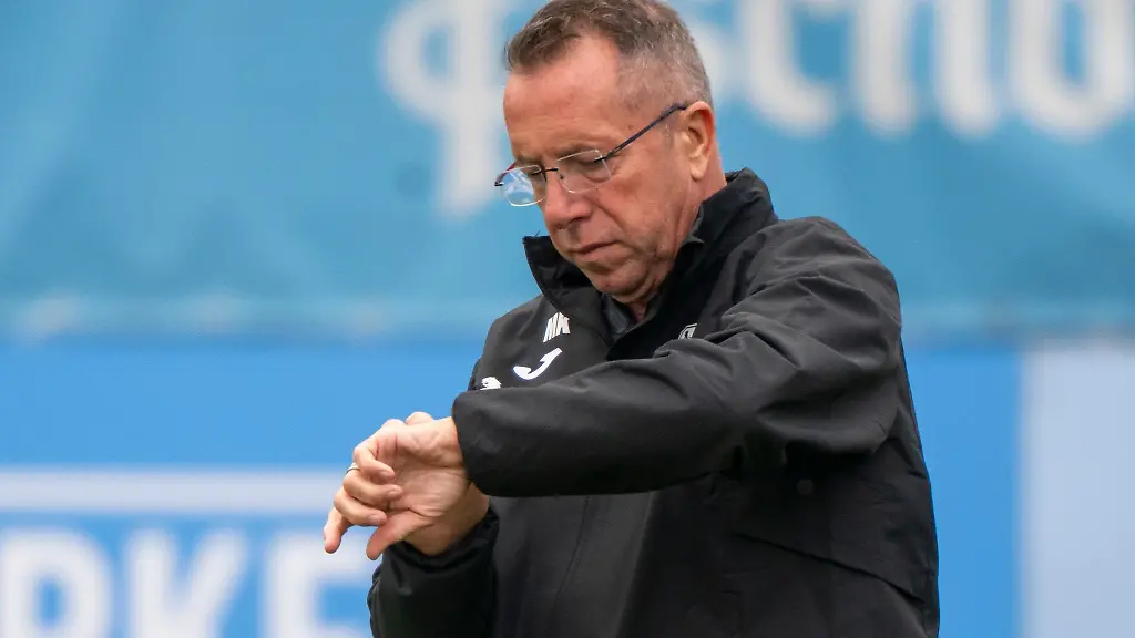Fuer-1860-um-den-neuen-Trainer-Markus-Kauczinski-wird-es-Zeit-fuer-die-Aufholjagd-in-der-Tabelle