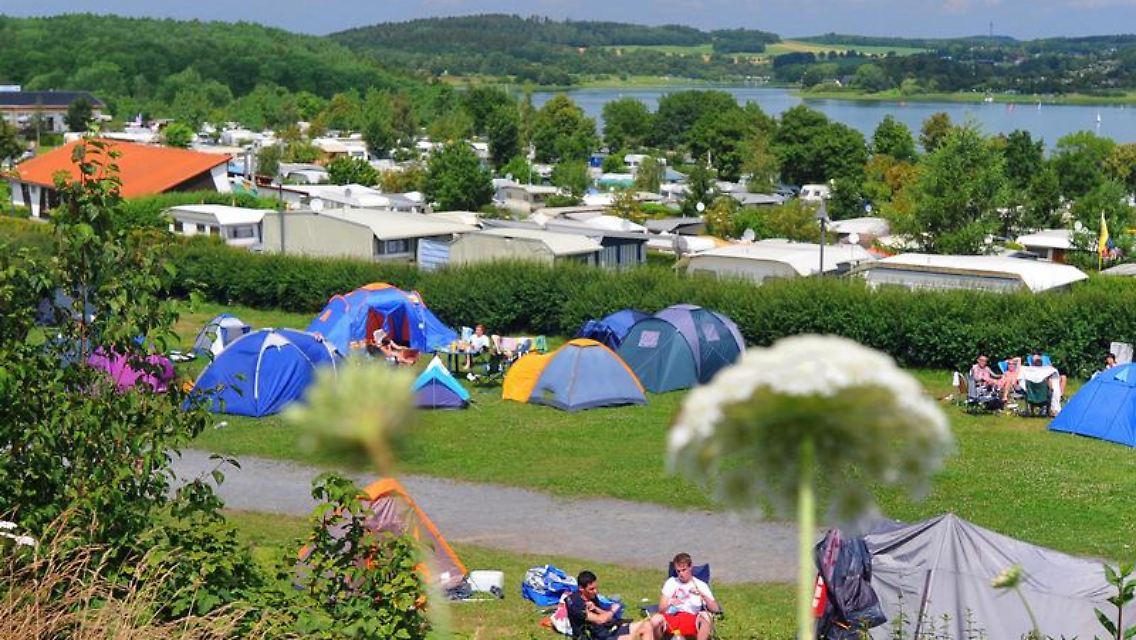 Campingurlaub hat deutlich an Beliebtheit gewonnen. (Talsperre Pöhl in Sachsen)