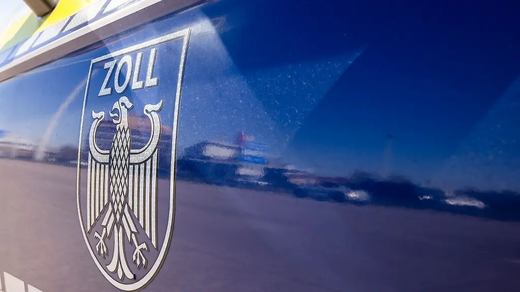 Zollbeamte-sind-bei-einer-Kontrolle-auf-der-A6-fuendig-geworden