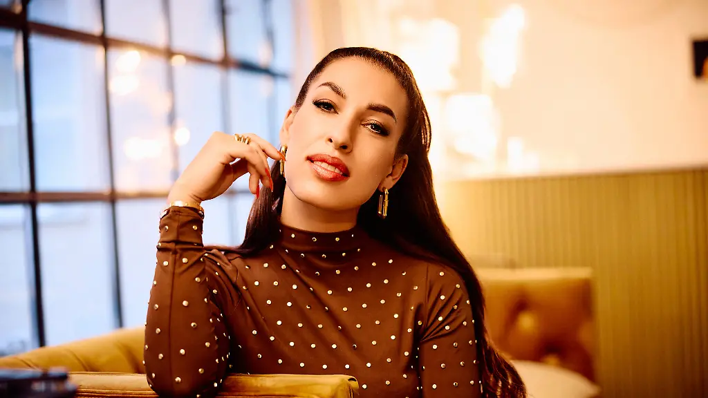 ds25-TijenOnaran-Buchcover2-Fenster23-fin-72sRGB-2048px