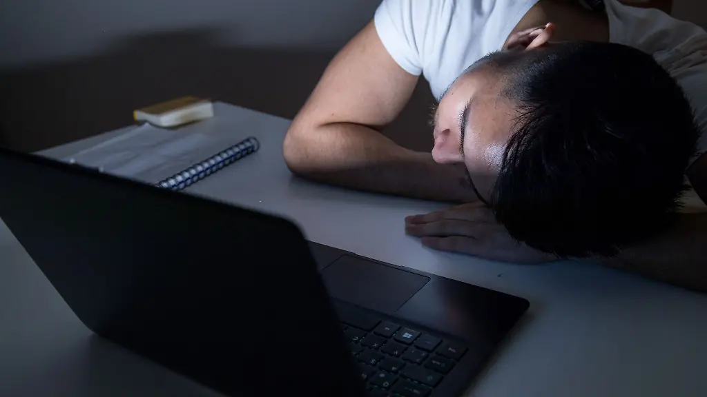 Hustle-Culture-beschreibt-einen-Lebensstil-mit-staendiger-Erreichbarkeit-langen-Arbeitszeiten-und-dem-Uebergehen-der-eigenen-Beduerfnisse