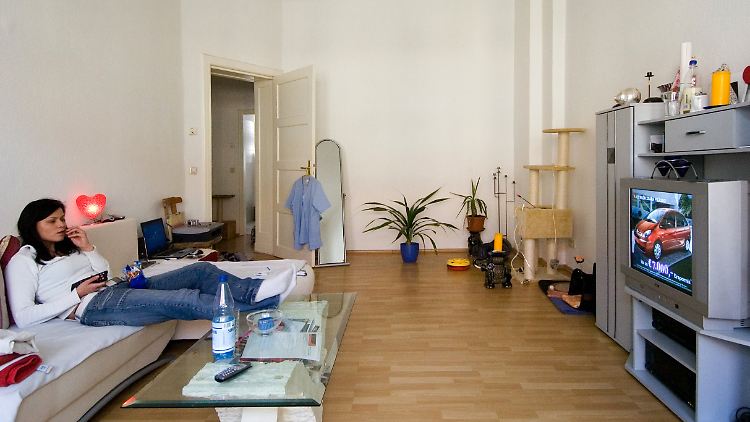 Die bewegungsarme Lebensart des westlichen Menschen soll angeblich nicht weniger Energie verbrauchen als die der Völker, die sich ihr Essen noch hart erarbeiten müssen.