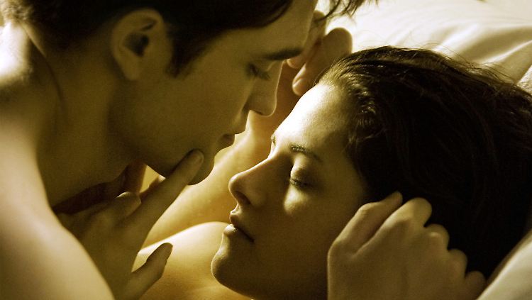 Nein, Robert Pattinson war es nicht, mit dem Kristen Stewart am Rande ihres "Schneewittchen"-Films kuschelte.