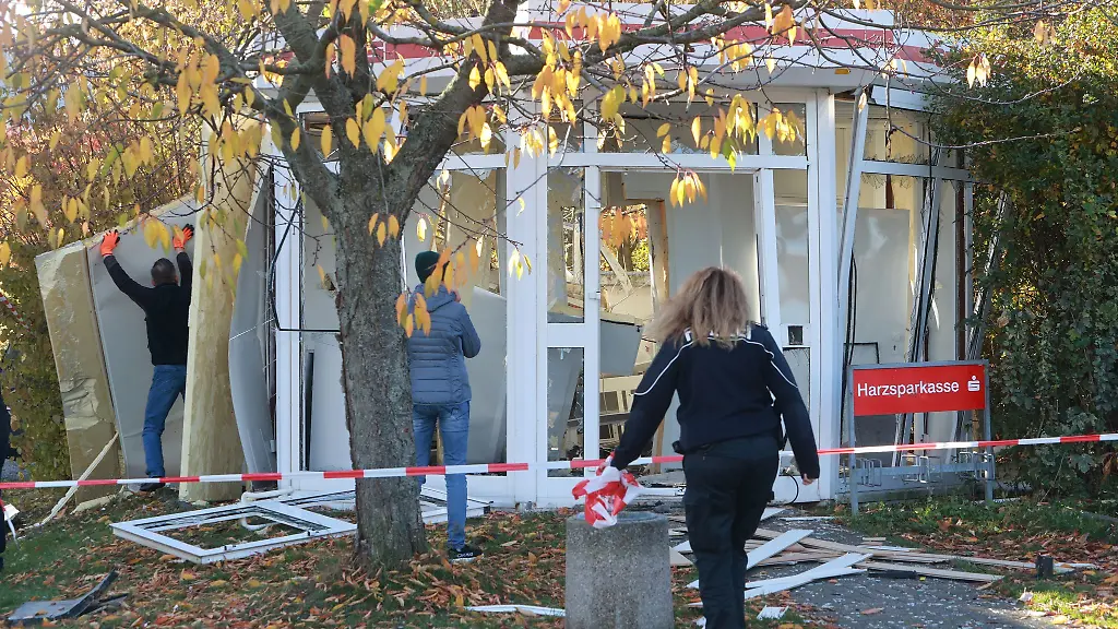 Der-Pavillon-wurde-bei-der-Sprengung-stark-beschaedigt