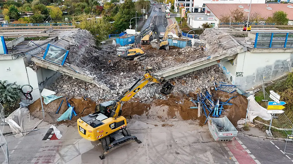 Nach-dem-Abriss-muessen-nun-die-Truemmer-beseitigt-werden