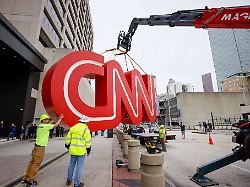 Bieterschlacht um Warner Bros: Trump mischt sich ein und fordert Verkauf von CNN