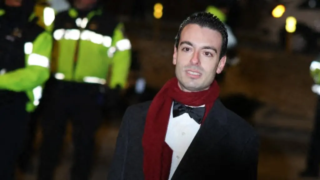 AFP-20250121-dozier-reaction250120-npIfT-v1-MidRes-ReactionsOutsideOfDcJailAsTr