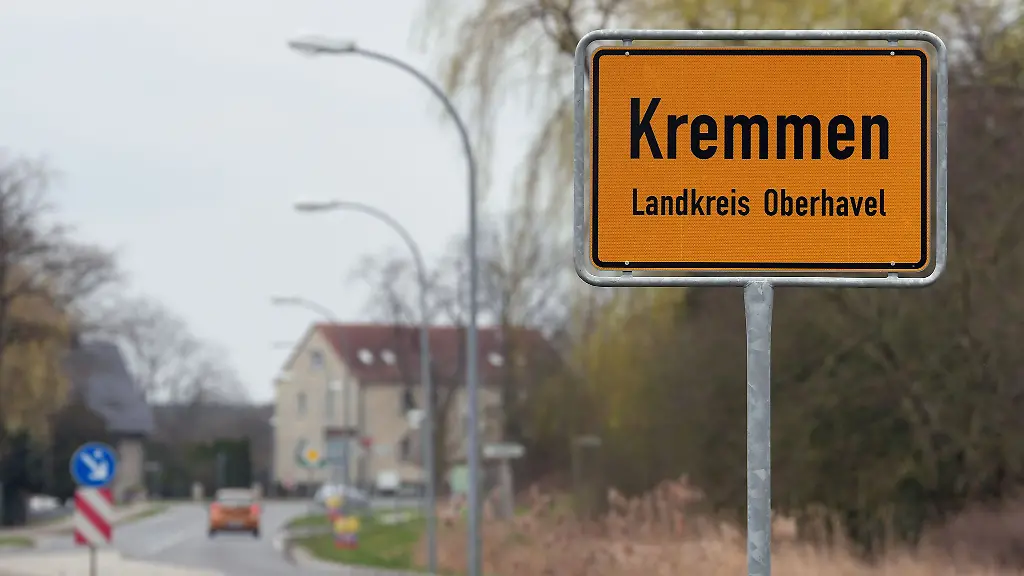 In-Kremmen-im-Kreis-Oberhavel-ist-in-einer-Gaense-Haltung-die-fuer-Voegel-hoch-ansteckende-Gefluegelpest-nachgewiesen-worden