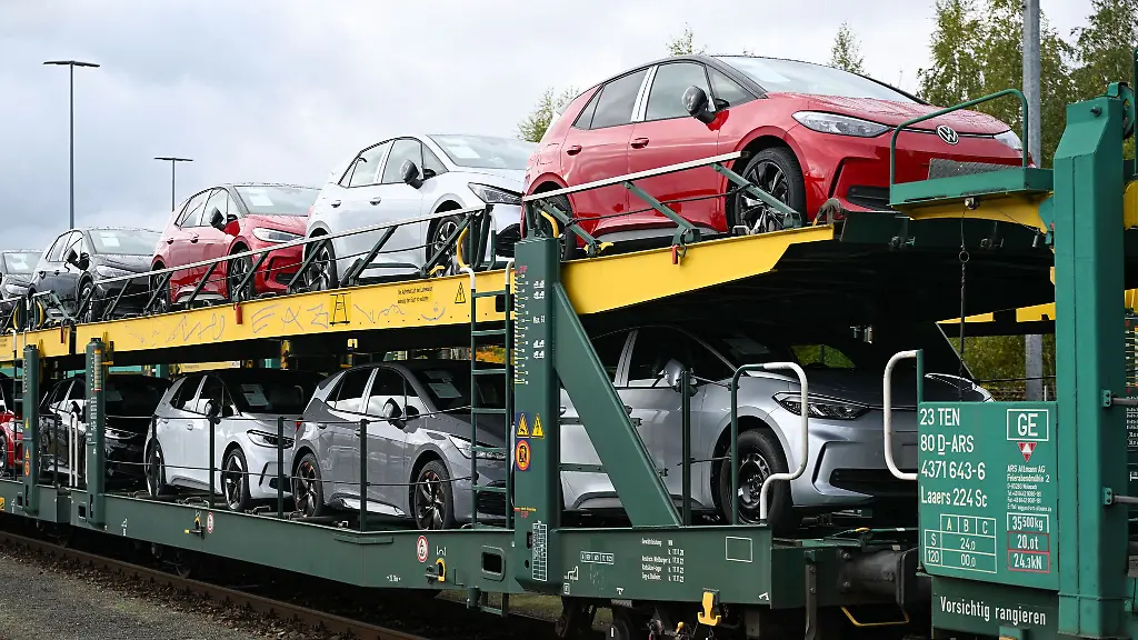 Deutschland-ist-laut-VDA-der-zweitgroesste-Produktionsstandort-von-E-Autos-weltweit-mit-Abstand-hinter-China-Sachsen-zaehle-fuer-sich-genommen-international-zu-den-Top-Ten-hiess-es