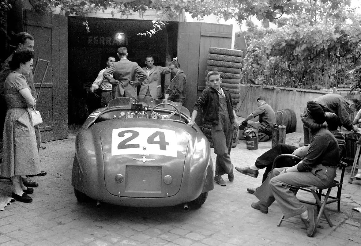 356A-FERRARI-XL-09901