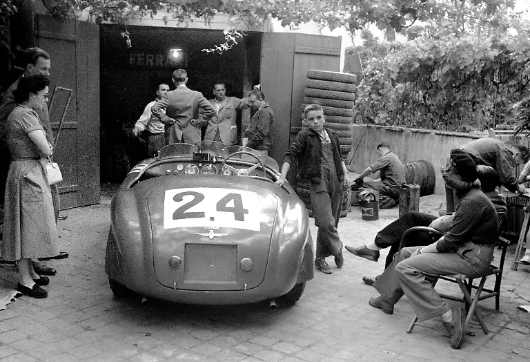 356A-FERRARI-XL-09901