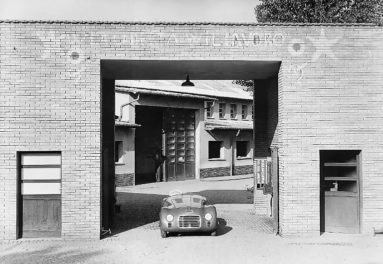 136A-FERRARI-XL-09901