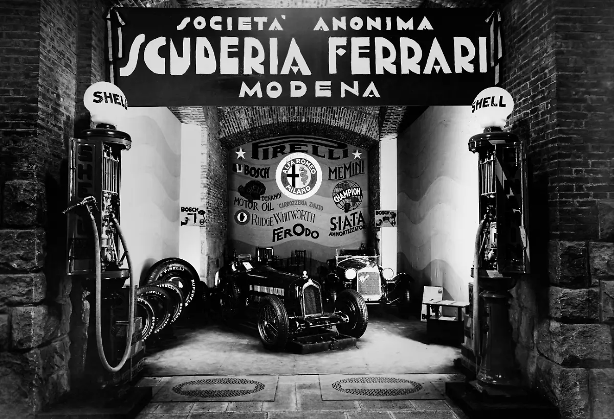 114A-FERRARI-XL-09901