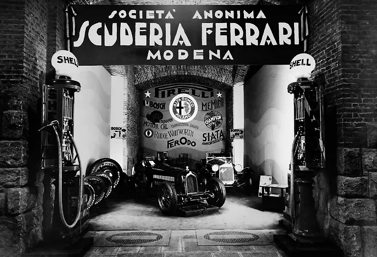 114A-FERRARI-XL-09901