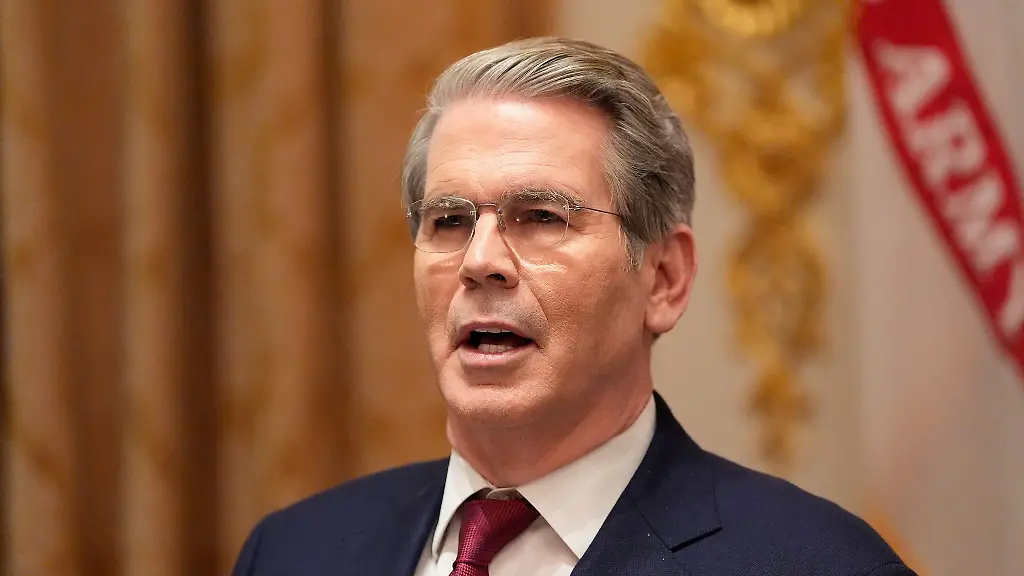 Verkuendet-schaerfe-US-Sanktionen-gegen-Russland-US-Finanzminister-Scott-Bessent