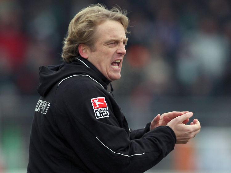 Für Mike Büskens war es ein Einstieg nach Maß.