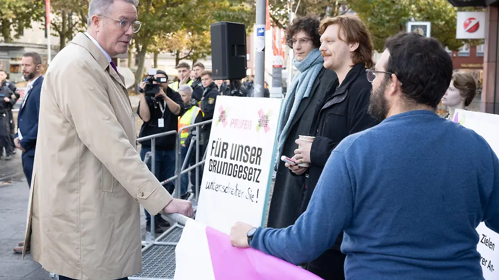 Ministerpraesident-Alexander-Schweitzer-SPD-dankte-Demonstranten-fuer-ihr-Engagement