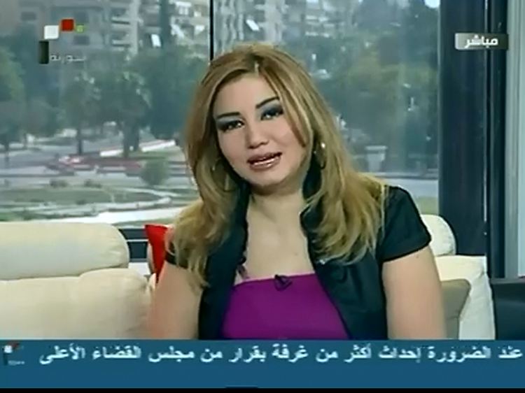 Fröhliche Gesichter vor einem ruhigen Stadtpanorama - so sieht das Staatsfernsehen in Syrien dieser Tage aus.