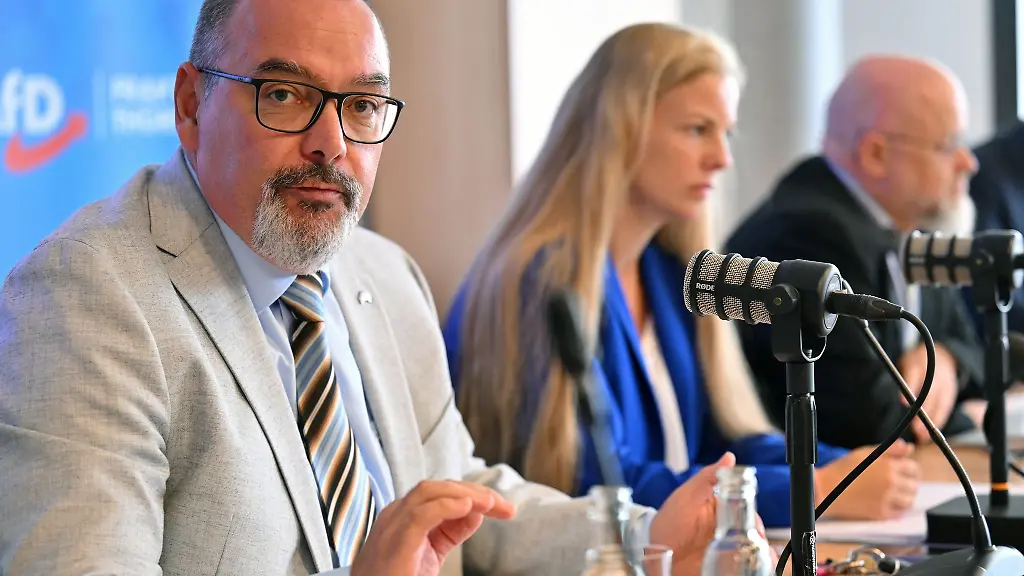 Sascha-Schloesser-Justizpolitischer-Sprecher-der-AfD-Fraktion-wirft-dem-Innenminister-Verschwoerungstheorien-vor