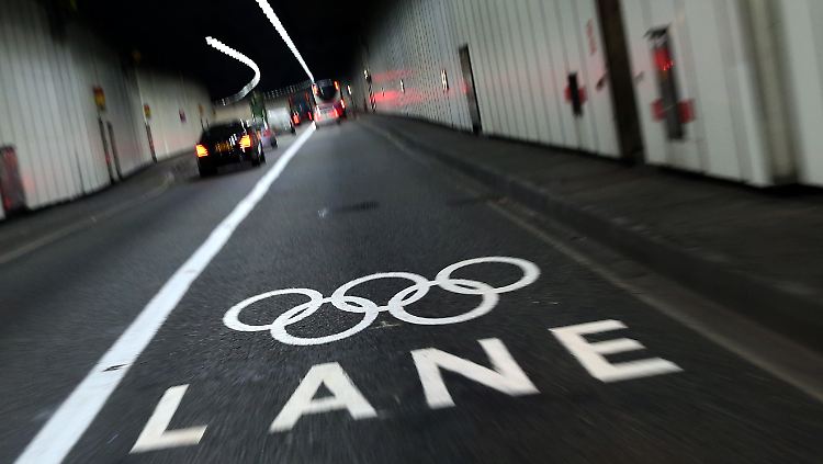 Wohin führt der Weg? "Es geht darum, dass junge Leute, die sehr viel geleistet haben im Sport und denen man immer erzählt hat, diese Leistung wird irgendwie vergütet, hinterher feststellen: Da kommt nichts", sagt der Philosoph Gunter Gebauer.