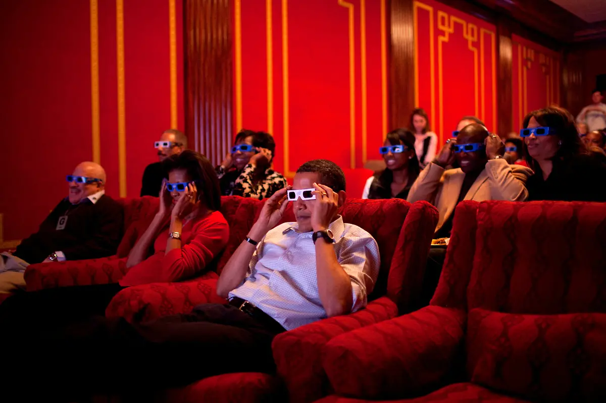 Obamas-watching-movie