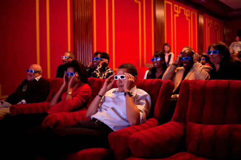 Obamas-watching-movie