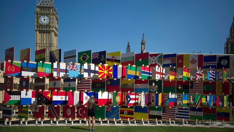 Nationalflaggen vor dem Palace of Westminster: London ist eine sehr internationale Stadt, nicht nur zu den Olympischen Spielen.