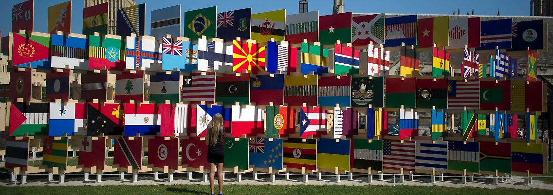 Nationalflaggen vor dem Palace of Westminster: London ist eine sehr internationale Stadt, nicht nur zu den Olympischen Spielen.