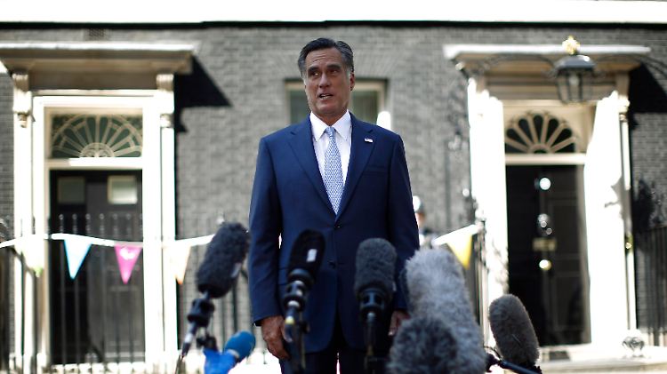Manch ein Mikrofon hätte Romney bei seinem Besuch in Großbritannien besser meiden sollen.