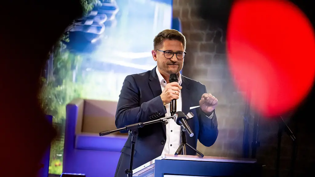 Der-AfD-Landesvorsitzende-Rene-Springer-macht-Wahlkampf-vor-der-Oberbuergermeisterwahl-in-Brandenburg-an-der-Havel