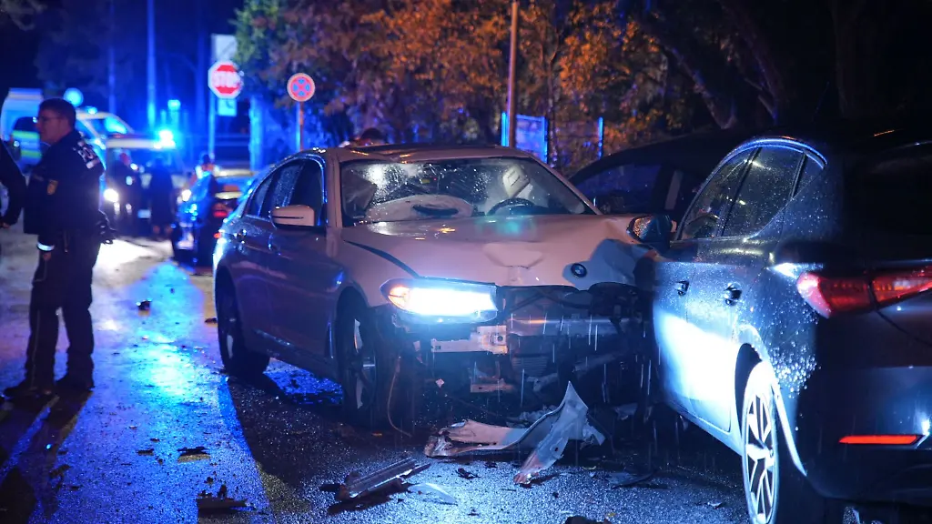 Der-Fahrer-des-Unfallwagens-kam-mit-Verletzungen-in-ein-Krankenhaus