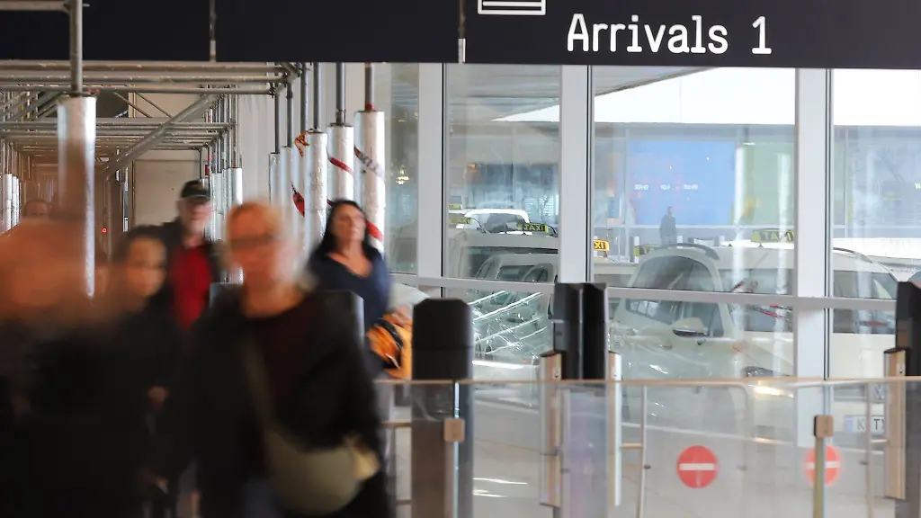 Zum-Ende-der-Herbstferien-in-NRW-lief-der-Rueckreiseverkehr-in-der-Luft-und-auf-den-Autobahnen-stoerungsfrei