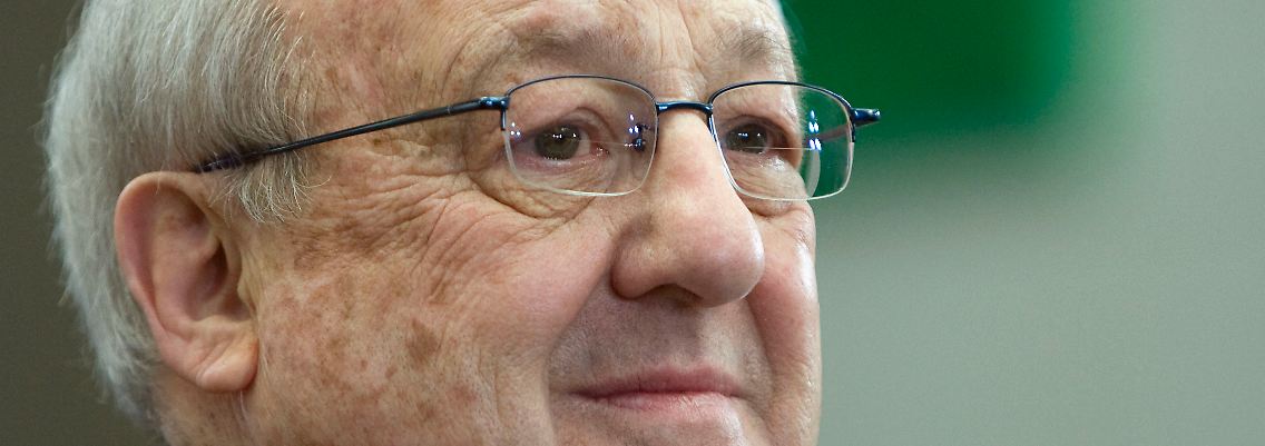 Als Lobbyist für Flugzeug- und Panzerverkäufe soll Schreiber rund elf Millionen Euro Steuern hinterzogen haben.