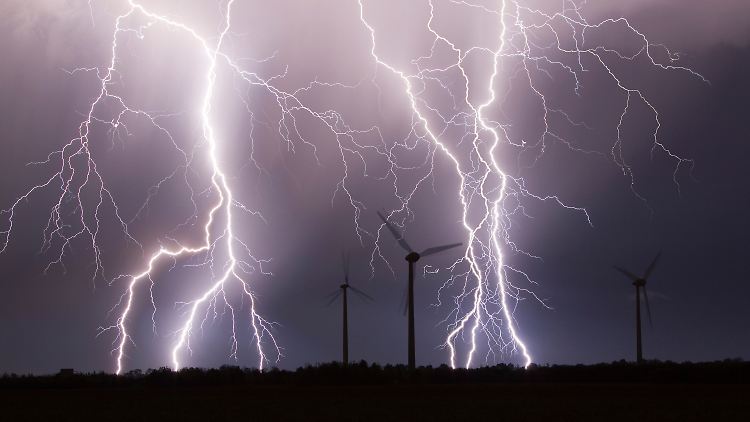 Die Energiewende verteuert erstmal den Strom.