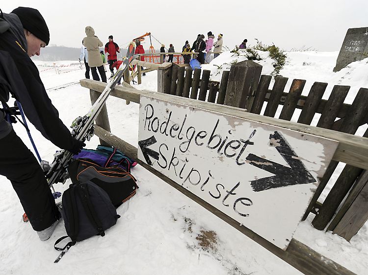 Neben der Skipiste gibt es auch rasante, mehrere hundert Meter lange Schlittenabfahrten.