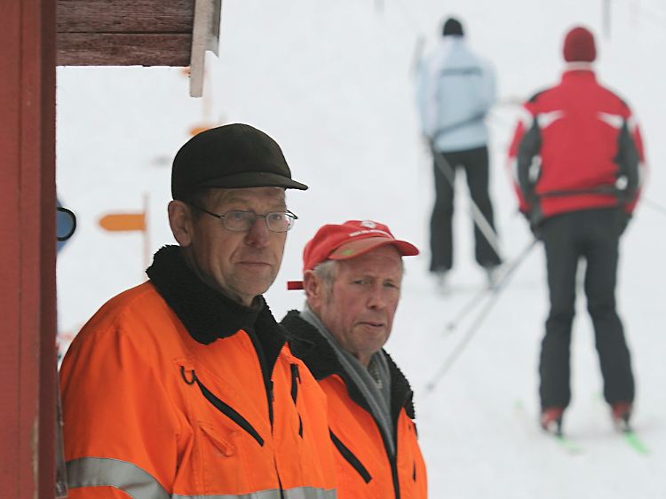 Die Skilift-Betreiber Horst Schnoor (l) und Hans-Heinrich Schröder.